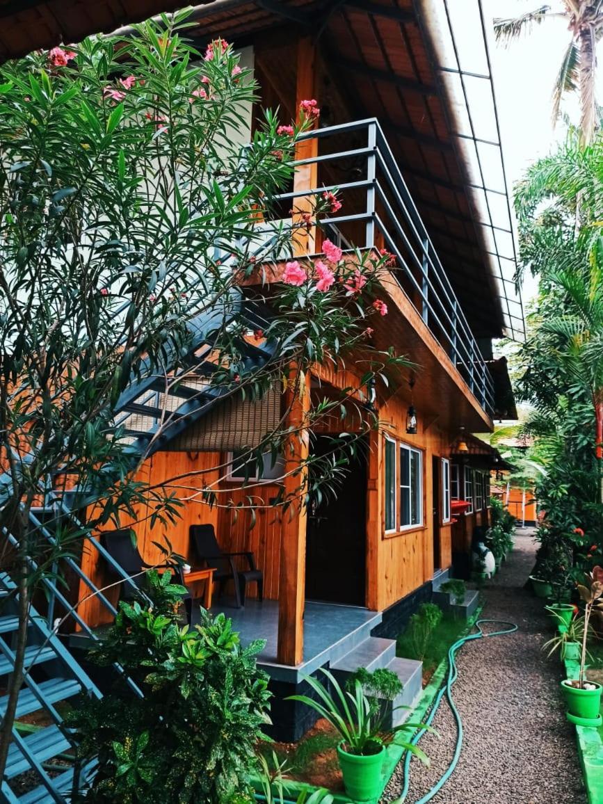 The Paradise Boutique *
